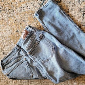 Hollister Curvy Ultra High-Rise Mom Jean